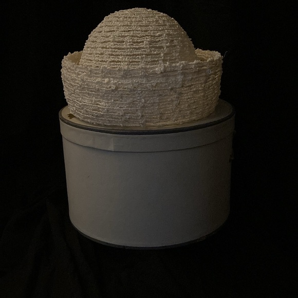 Vintage 1967 Lord & Taylor Off-White/Cream Bowler Hat - Picture 5 of 9